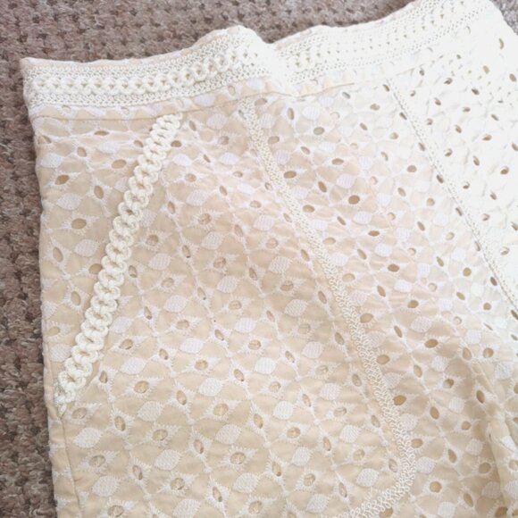 Zara Embroidered Shorts - Small - NWT - Picture 2 of 5